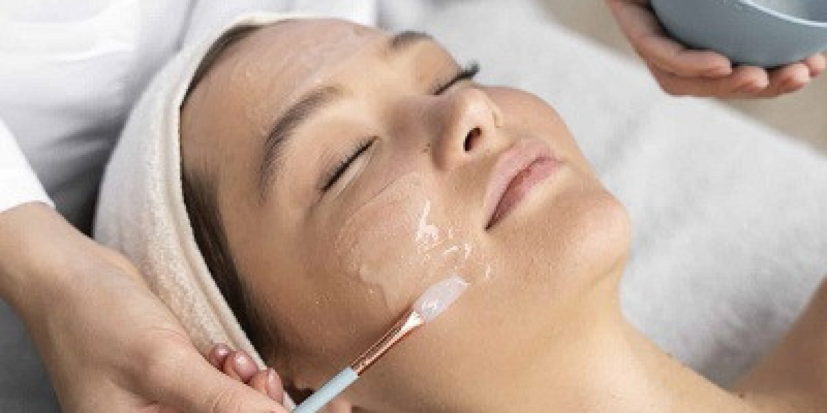 Organic Peel for Oily Skin: Balancing in Oman