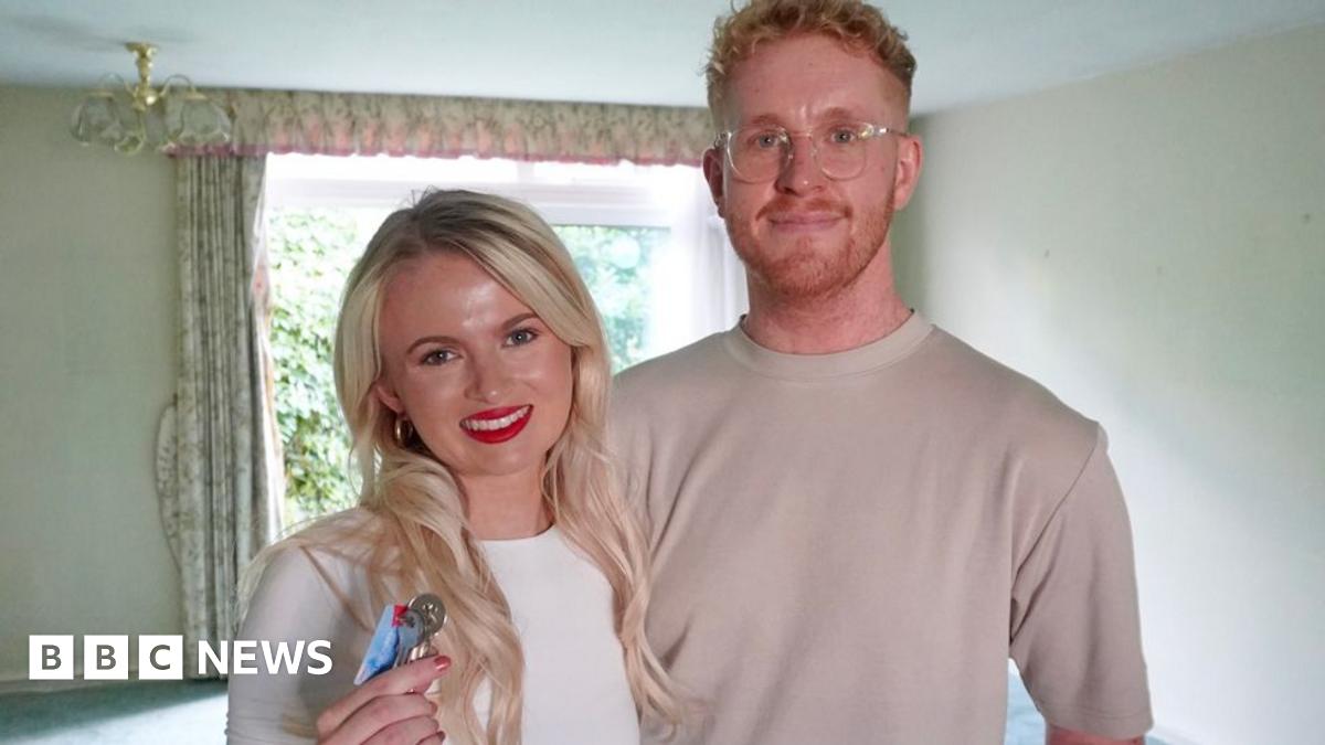 First-time buyers: Tips from those who've made it on to the housing ladder - BBC News