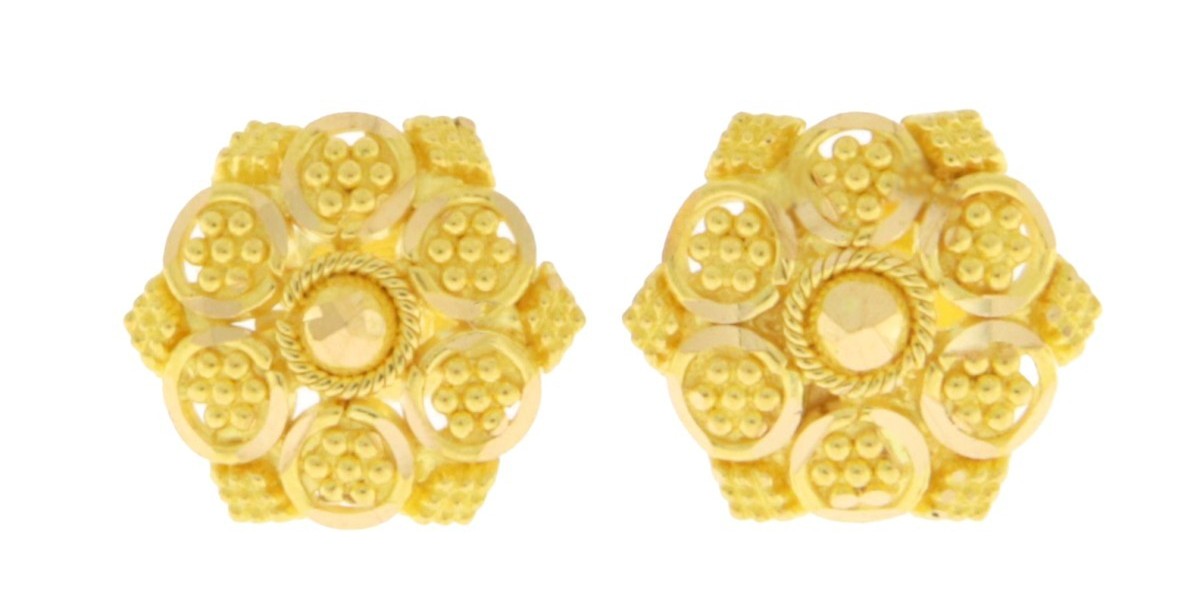 Gold Jewelry UK: Elegance, Investment, and Time
