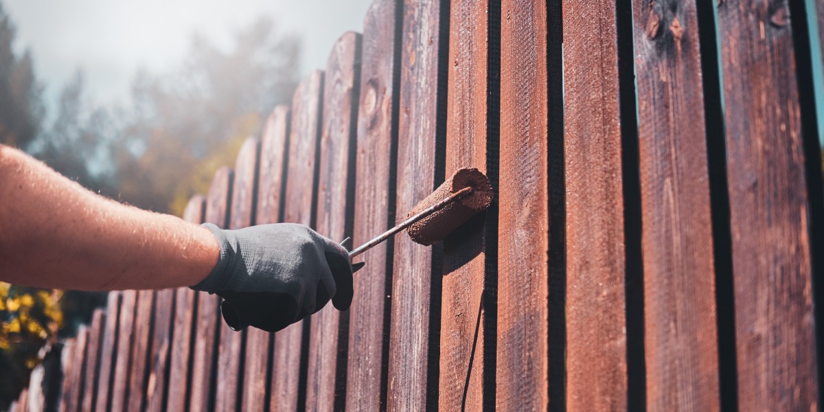 Top Fence Staining in Toronto