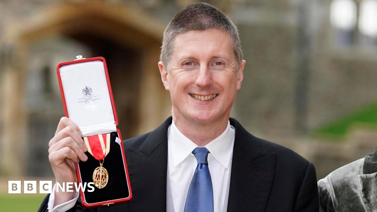 Stats boss quits as minister says new leadership needed - BBC News
