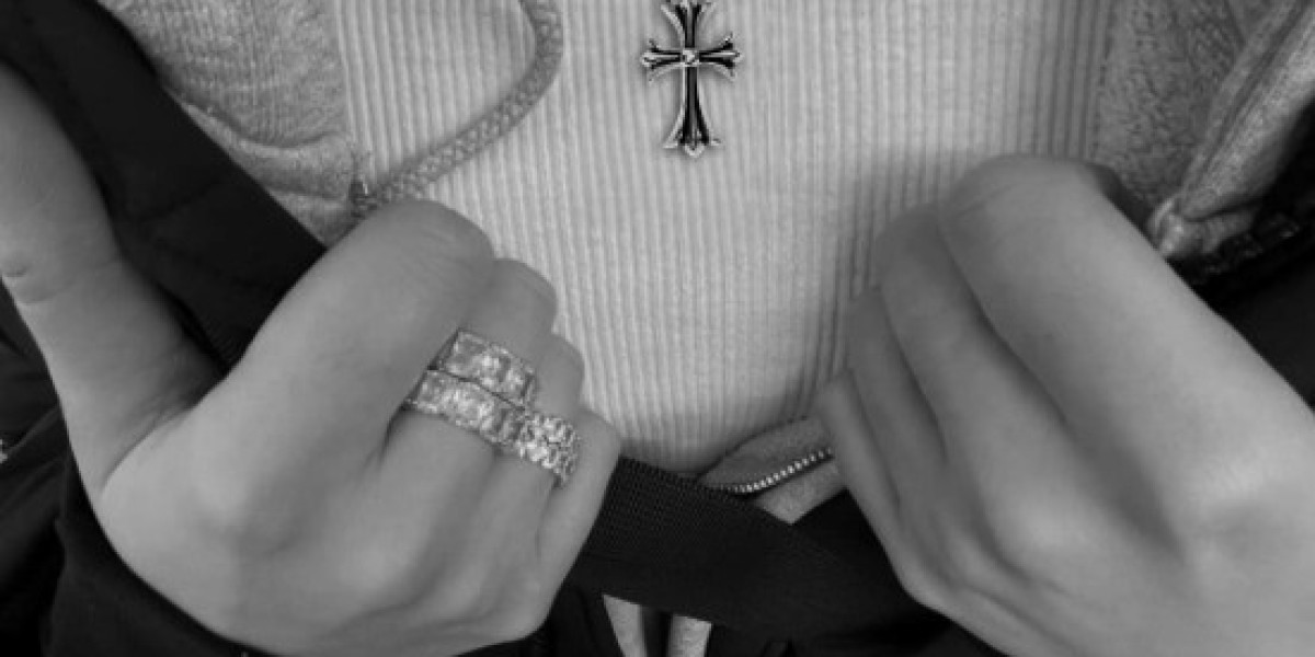 What Makes People Keep Choosing Chrome Hearts O