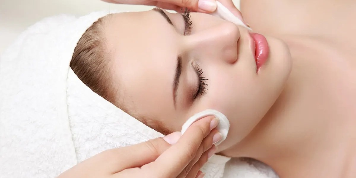 The Role of Antioxidants in Skin Whitening Trea