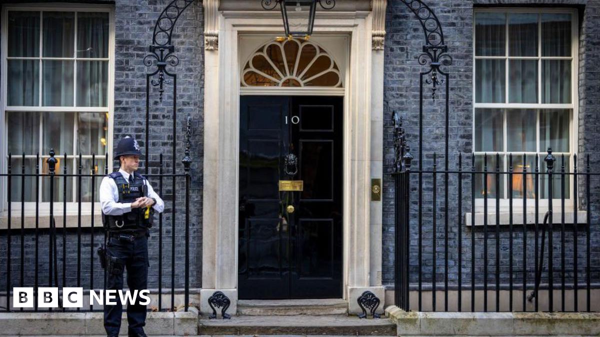 Monzo fined for giving account to fake 10 Downing St address - BBC News
