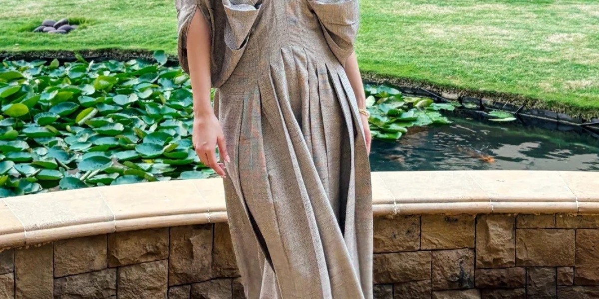 Stylish Vacation Looks for Women on the Go
