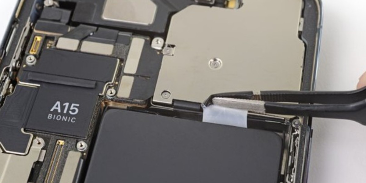 thay pin iphone 13 pro max chinh hang gia re