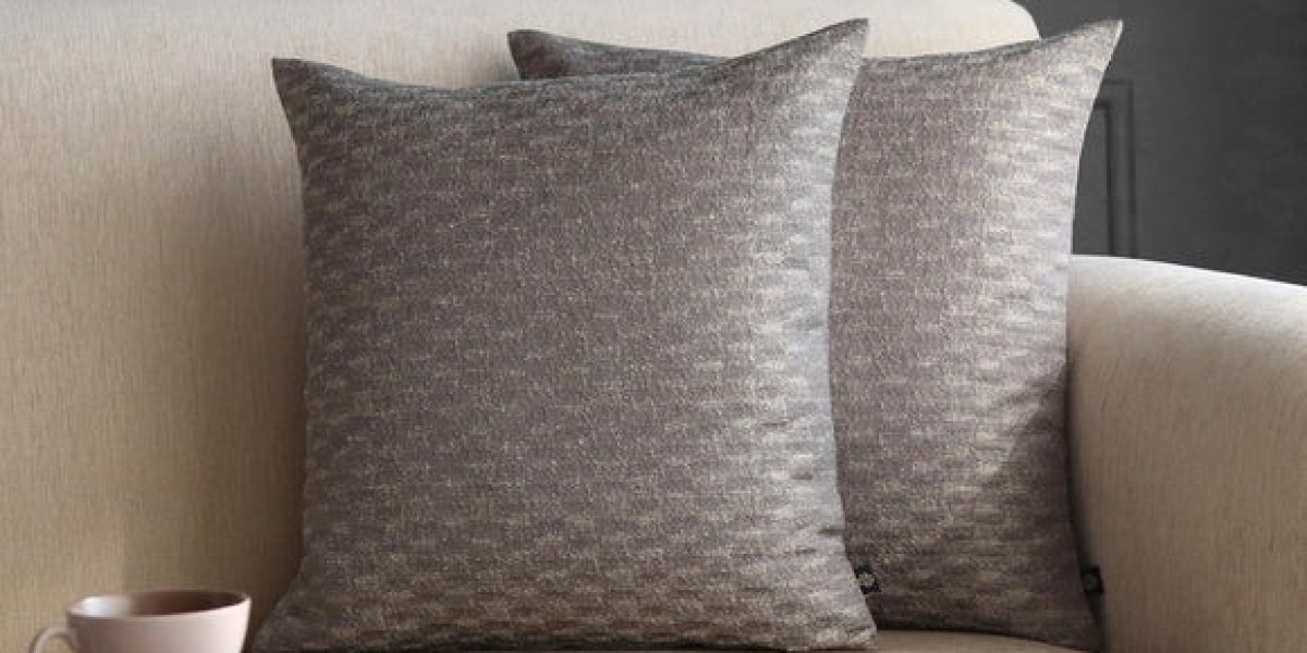 7 Reasons Why Silk Pillow Covers Are a Smart Ch