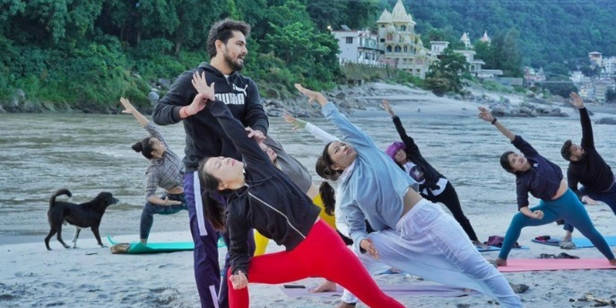 200 Hour Yoga Teacher Training for Beginners