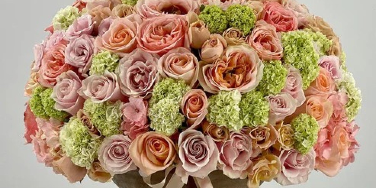 Eternal Midnight: Sustainable Black Roses Deliv