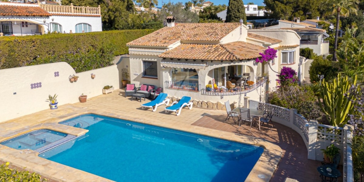 Moraira Villas with Private Parking and Securit