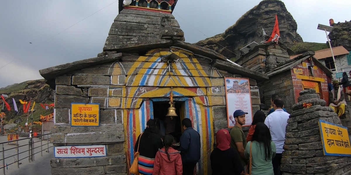 Trek to Tungnath and Chandrashila with Trishul