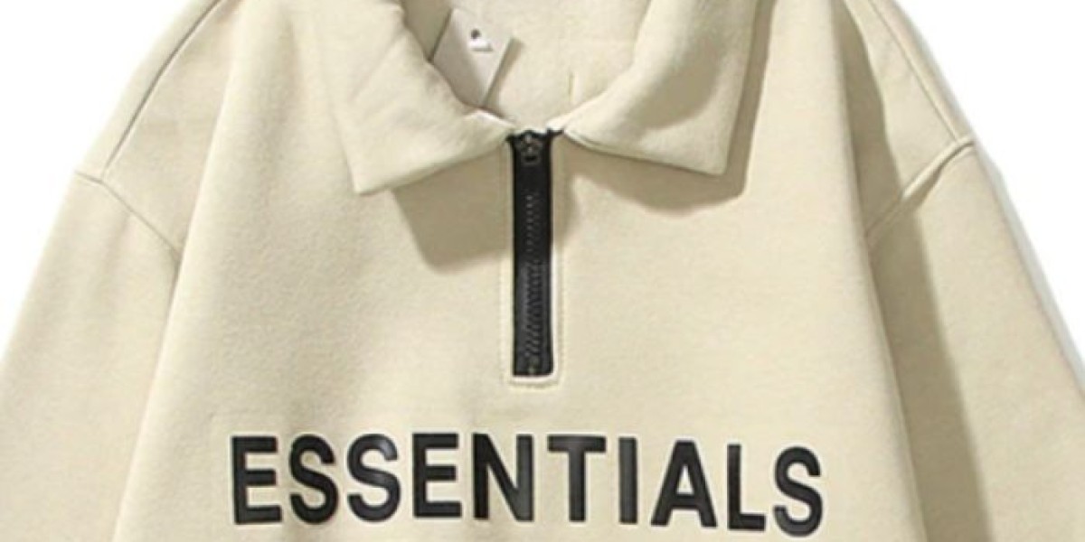 Essential Hoodie – Classic Look with Modern Edg