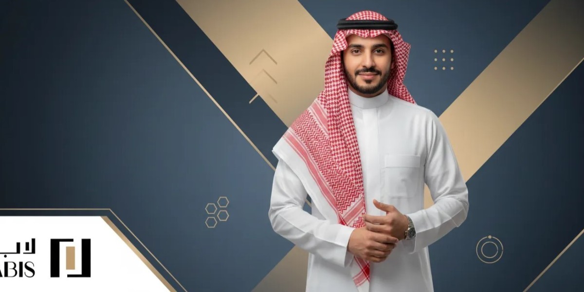 اجعل احتفالك مميزًا مع غترة بيضاء وأشمغة فاخرة
