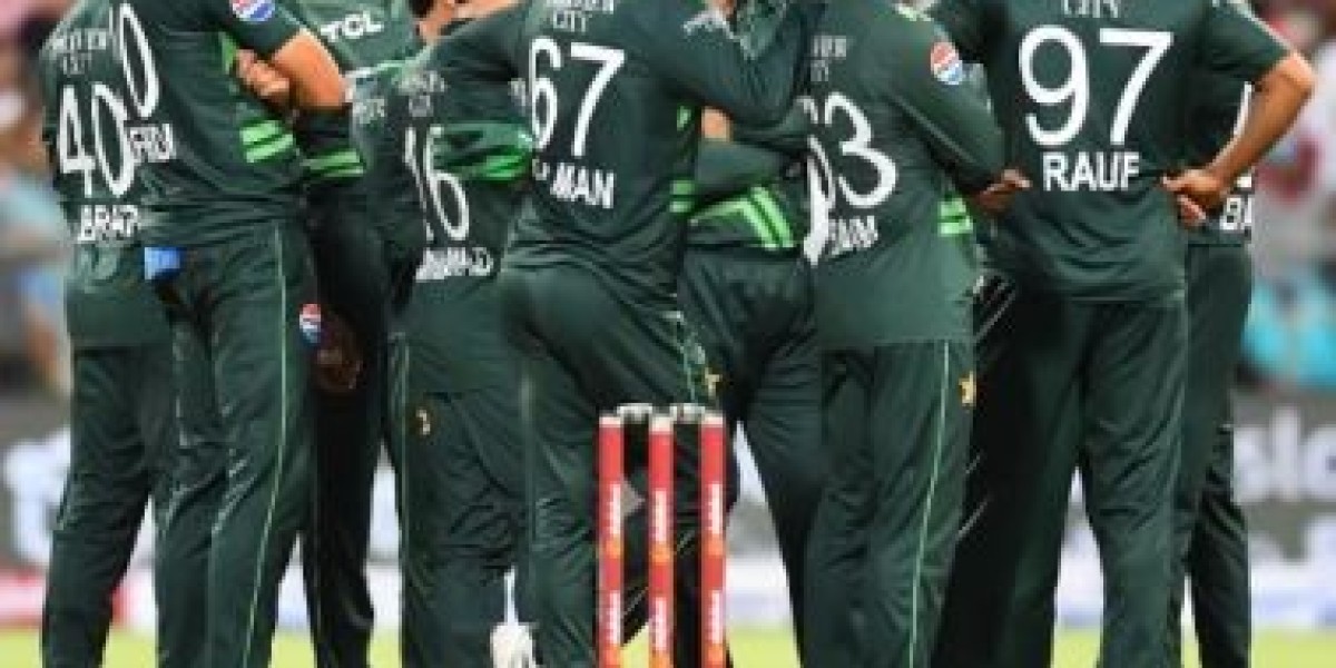 Cricket Fever in Faisalabad During Pak Matches