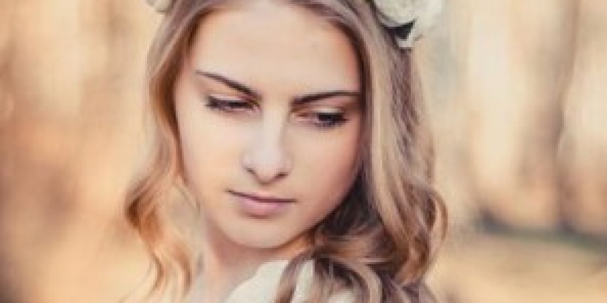 Wedding Hairstylist for Curly Hair in Marbella