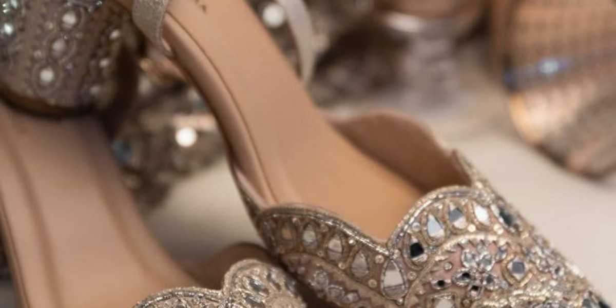 Discover the Perfect Jutti for Women and Men