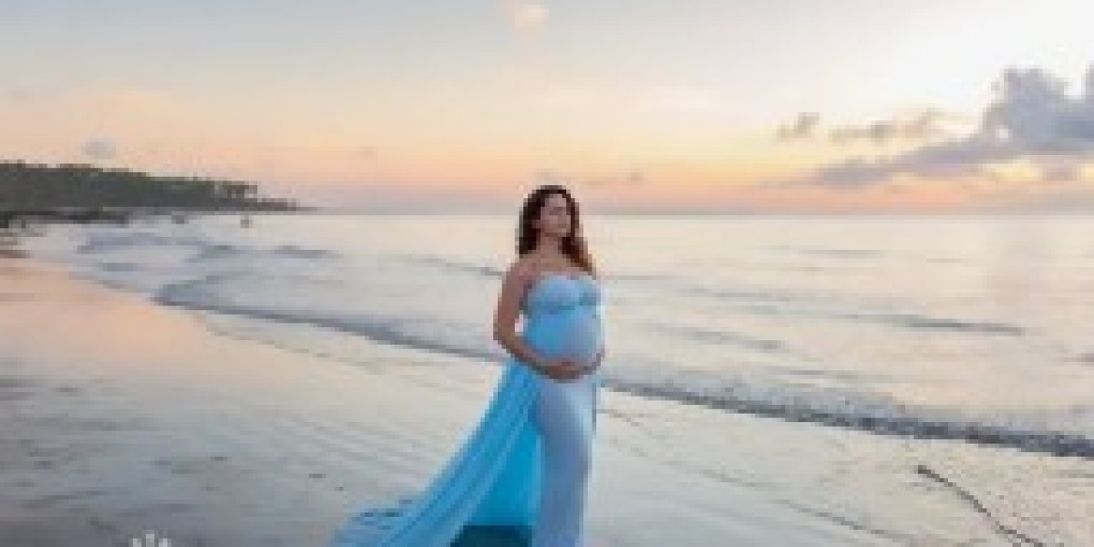 Beach Maternity Magic: Sunset Photography