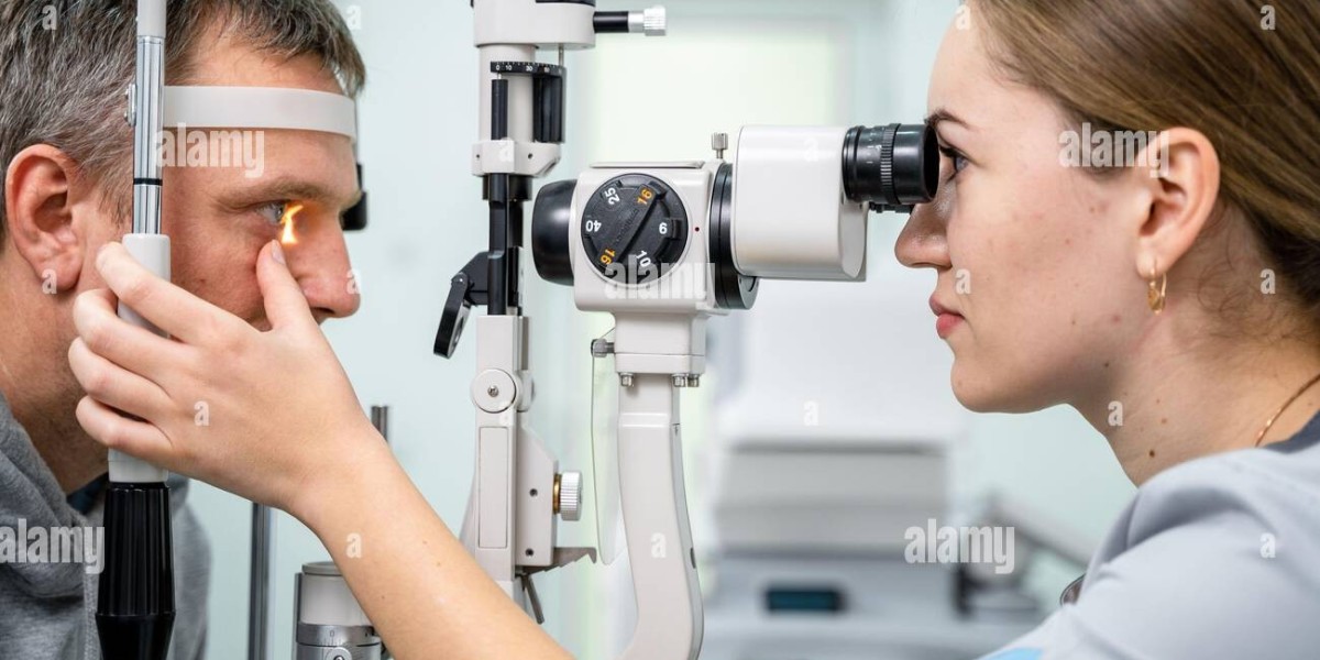 Eye Exam Oakville: Why Regular Eye Check-Ups Ar