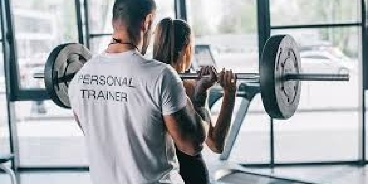 How an Online Fitness Coach Adjusts Your Routin