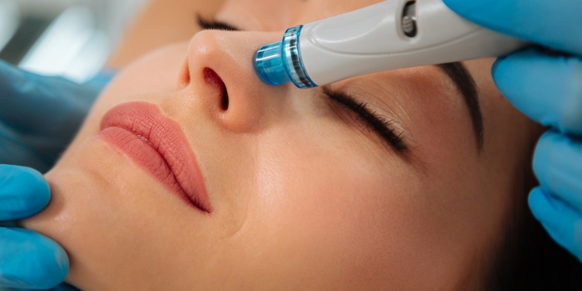"Instant Glow with HydraFacial"