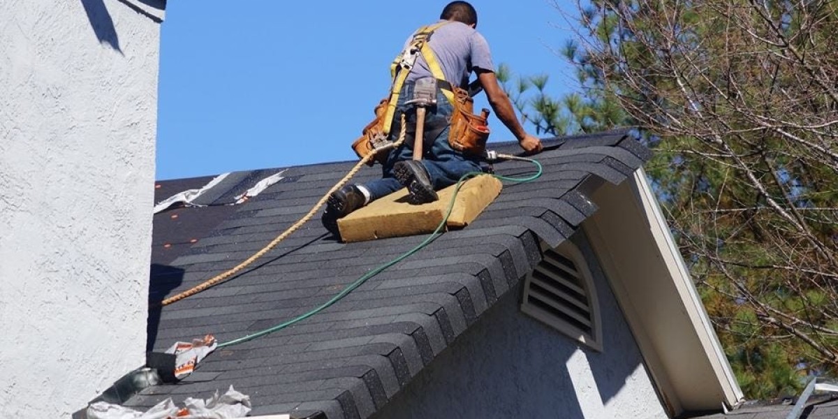 When to Call Roof Leak Repair Services in Alexa
