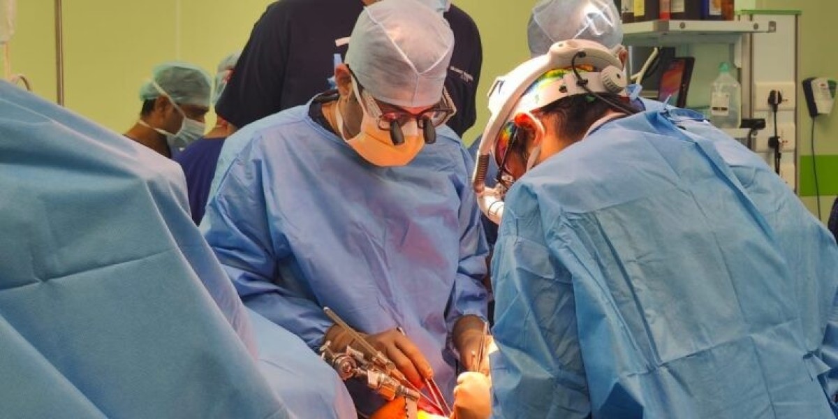 Consult Dr Ashish Dolas for AV Fistula Symptoms