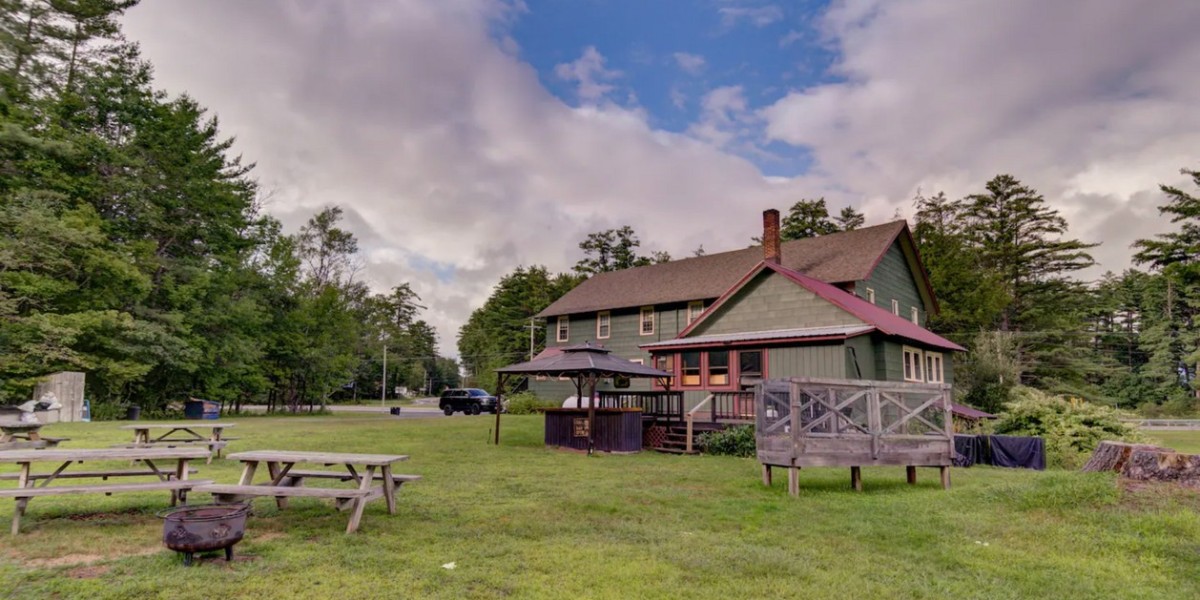 holiday lodging for families in Adirondacks.