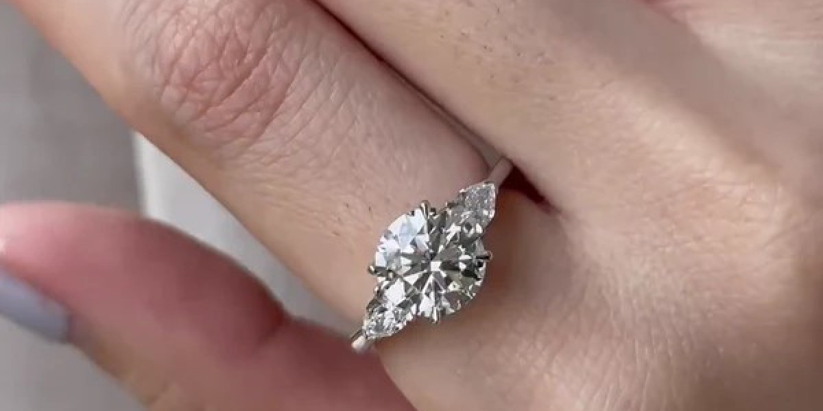 The Modern Romance Guide to Right-Hand Rings |
