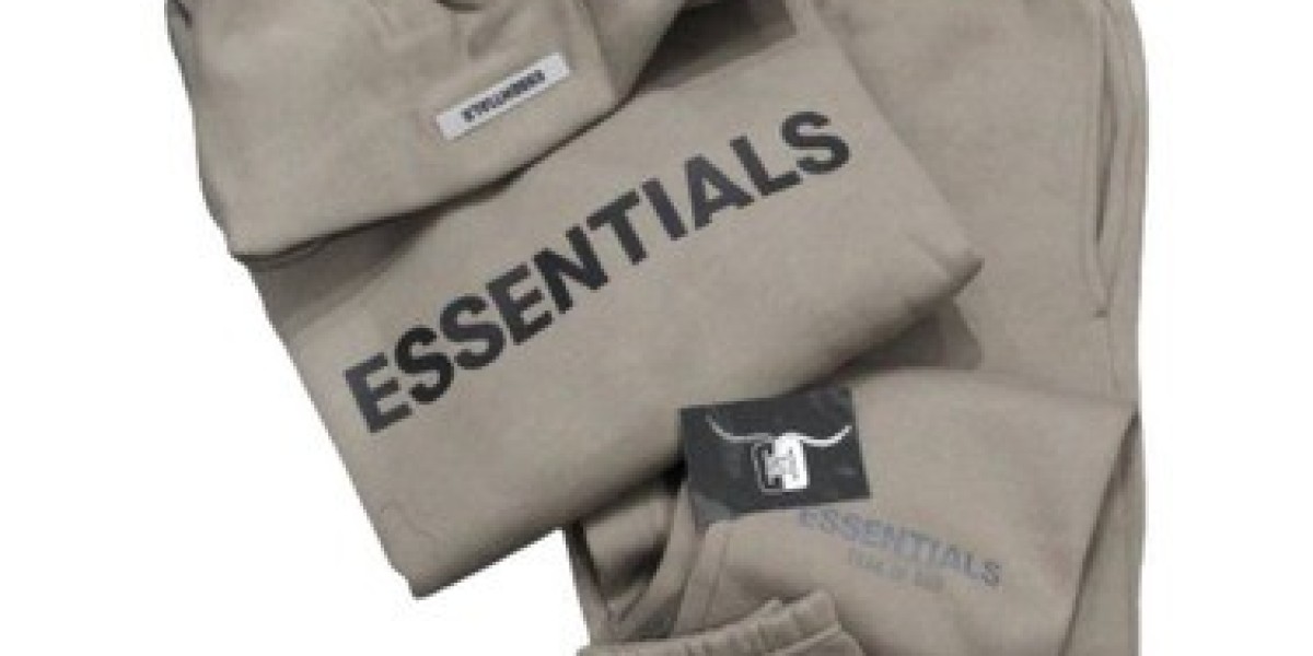 Essentials Clothing: The Perfect Blend of Comfo