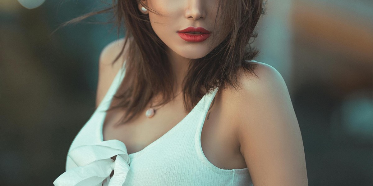 The Art of Nightlife Etiquette: Tips from Model