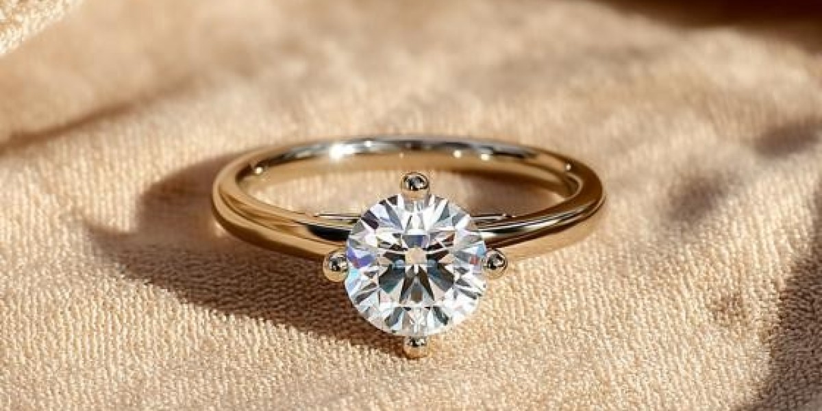Choosing a Round Diamond Ring That Feels Right