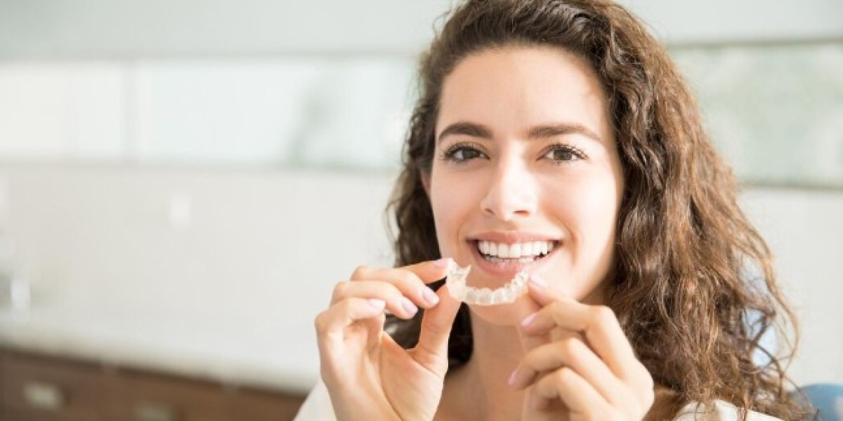 Transparent Teeth Aligners: Straighten Smile
