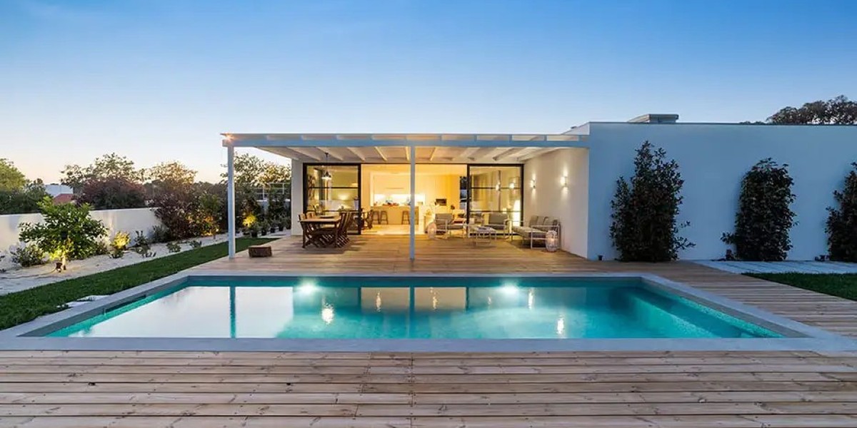 Custom Swimming Pool Ideas for Compact and Spac