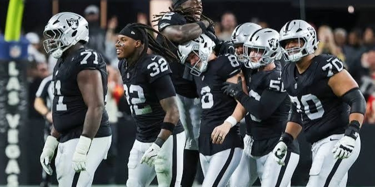 Raiders exchange Geno Smith
