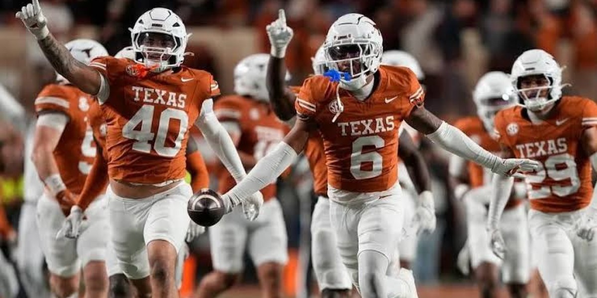 No. 4 Texas stomps No. 11 Alabama, 10-2, guidin